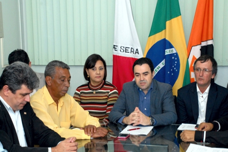 Prefeito em coletiva(1)